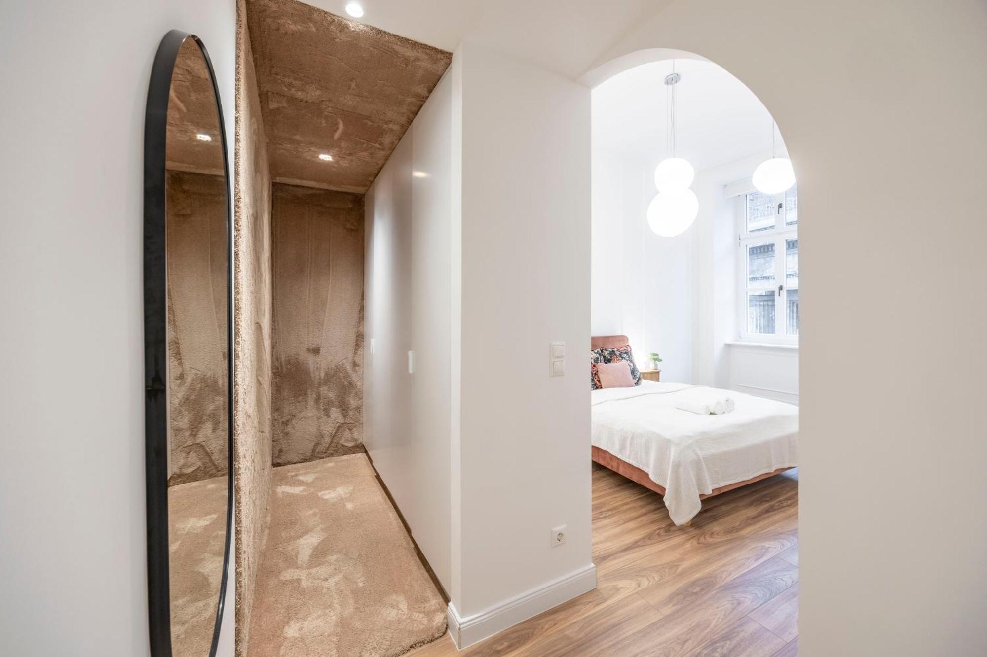 Clark & Chain Charm Grand With Castle View Apartament *